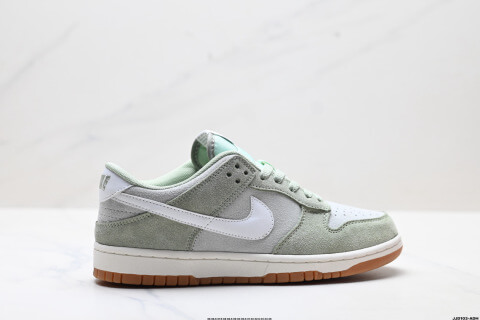NIKE DUNK LOW Retro Low-Top Skate Shoe