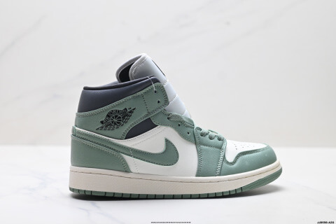 NIKE Air Jordan 1 Retro Mid Basketball Shoes